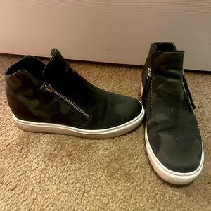 Steve Madden double zipper shoes